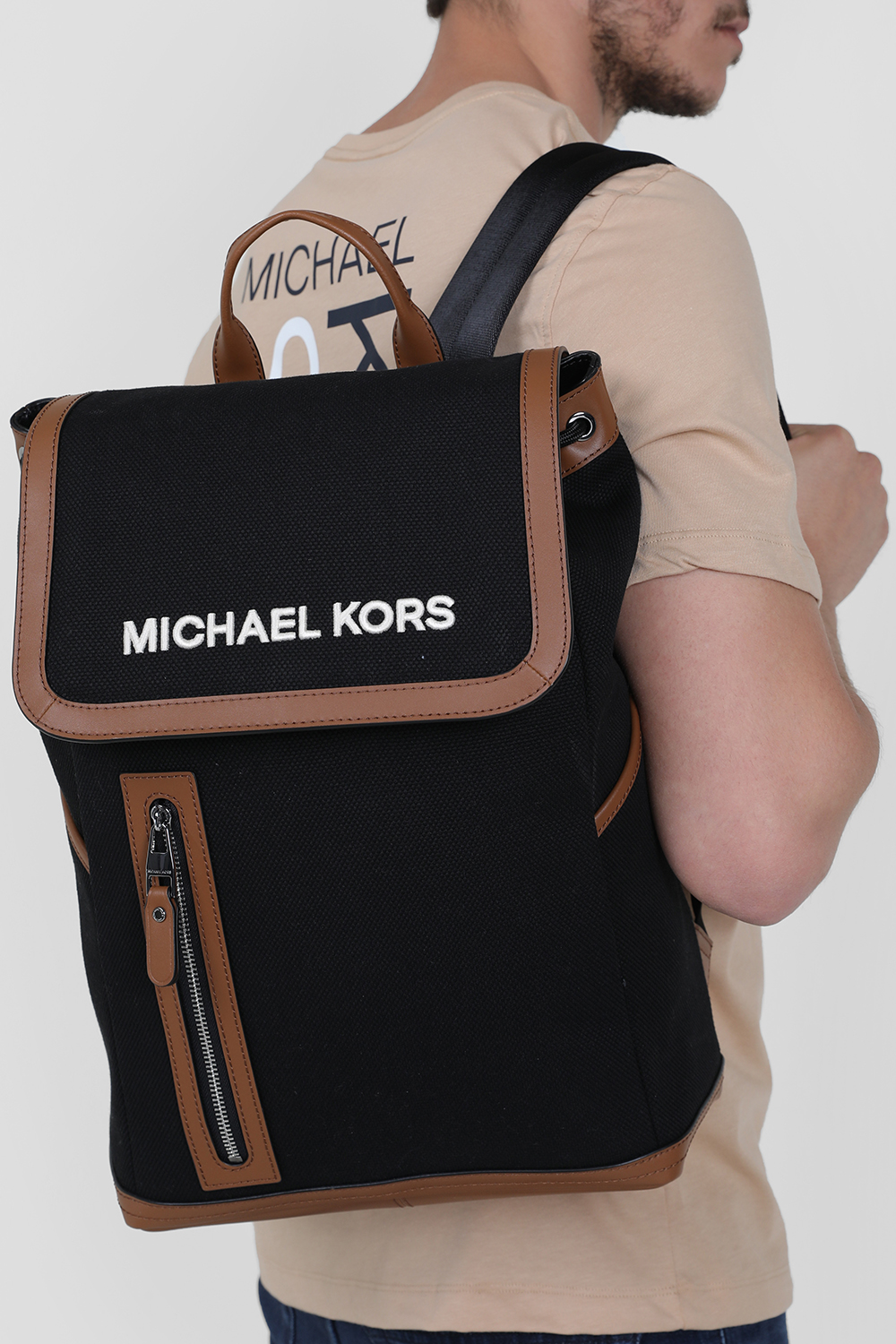 תמונת כל הלוק של תיק גב ברוקלין MICHAEL KORS